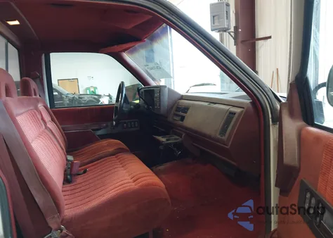 1992 Chevrolet Gmt-400 K2500 z USA, uszkodzony, nr VIN 1GCFK24K2NE165196